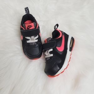 NIKE | Nike Girls Pink and Black size 6c Sneakers